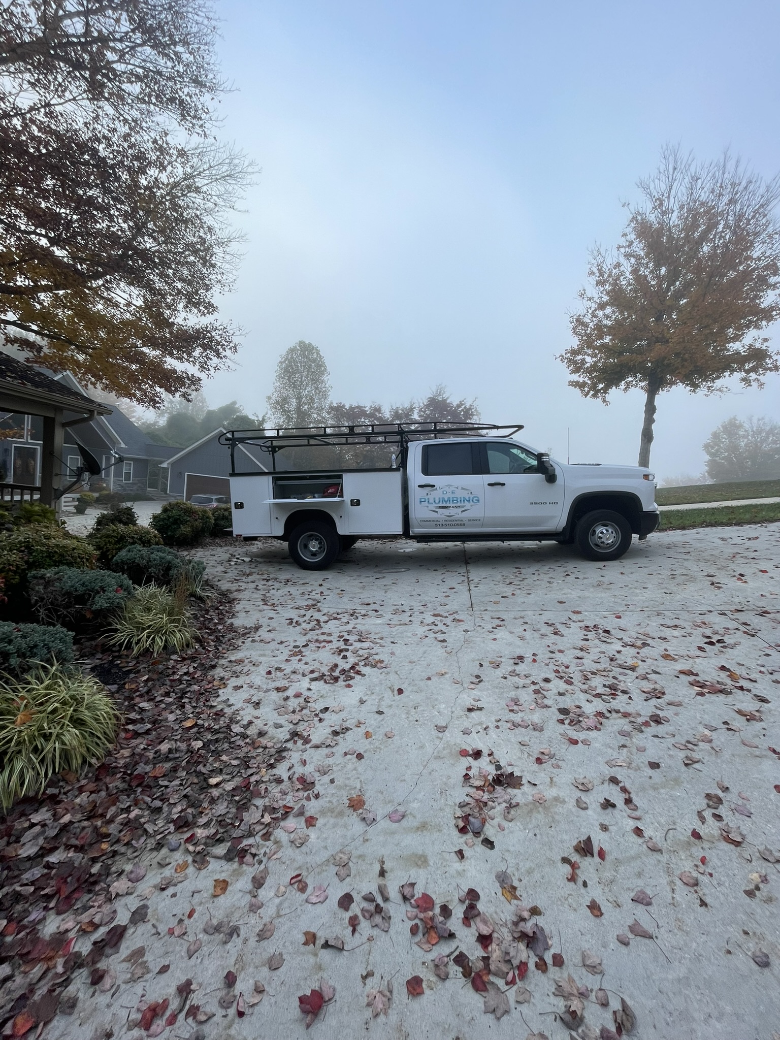 DE Plumbing service truck at a jobsite